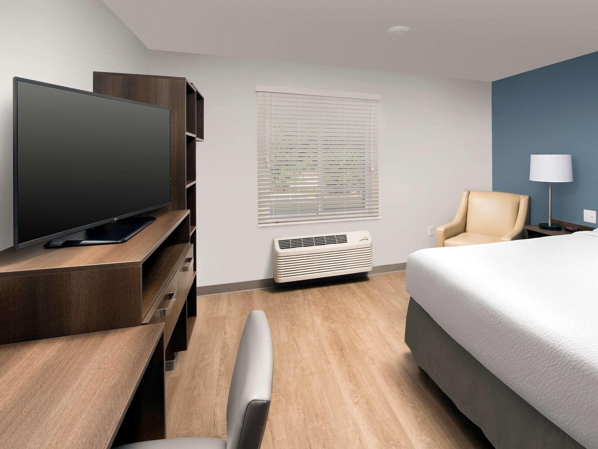 Suburban Studios Watford City Екстериор снимка