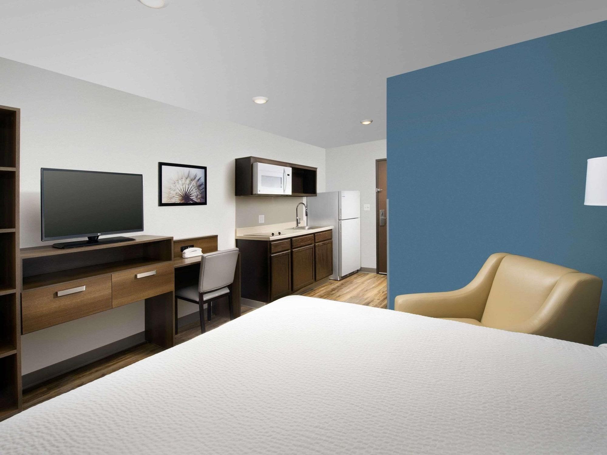 Suburban Studios Watford City Екстериор снимка