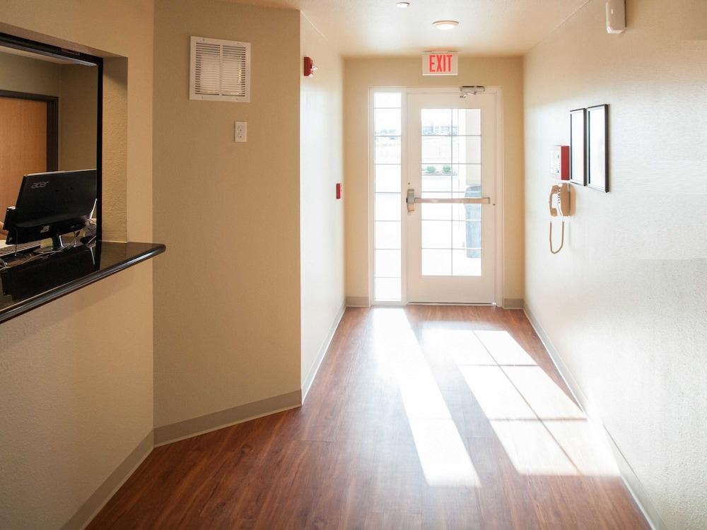 Suburban Studios Watford City Екстериор снимка