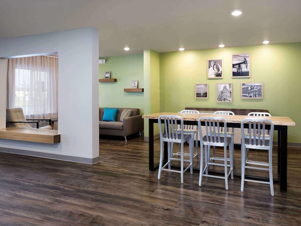 Suburban Studios Watford City Екстериор снимка