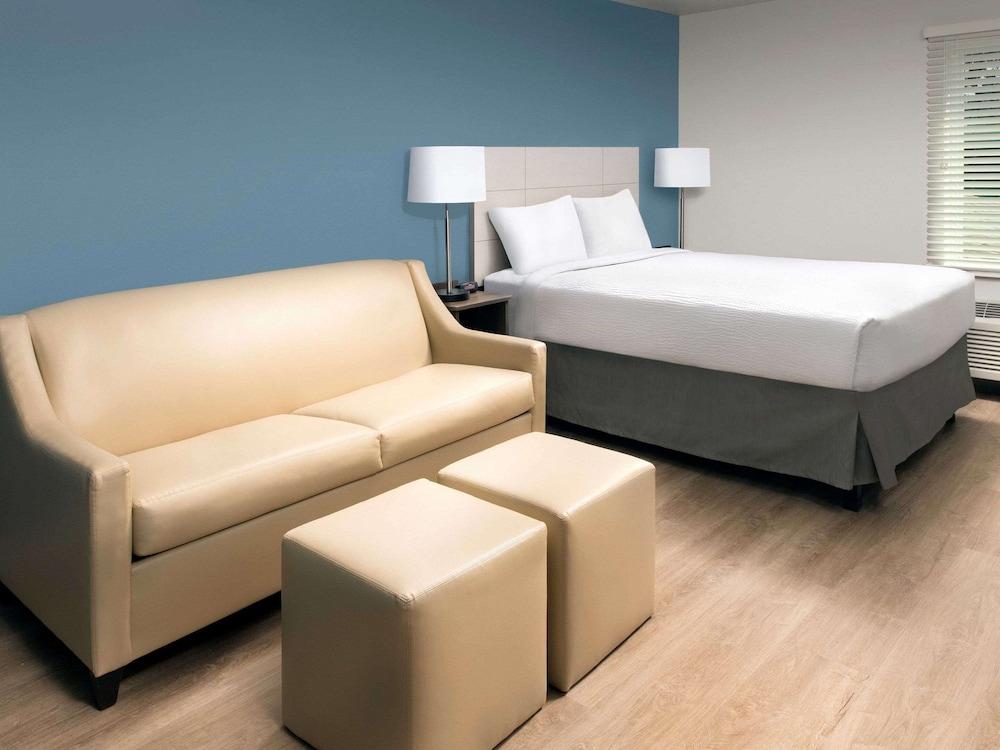 Suburban Studios Watford City Екстериор снимка