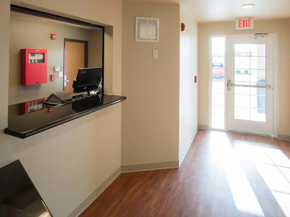 Suburban Studios Watford City Екстериор снимка