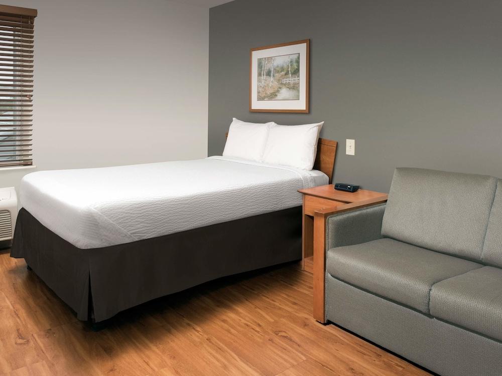 Suburban Studios Watford City Екстериор снимка