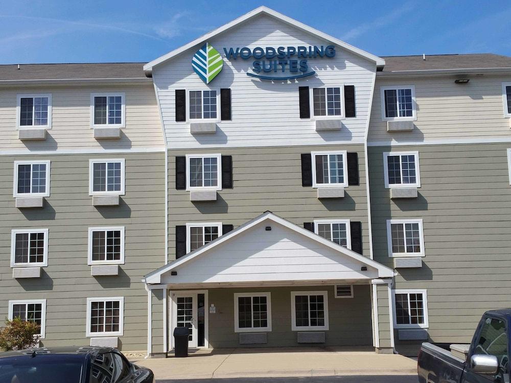 Suburban Studios Watford City Екстериор снимка