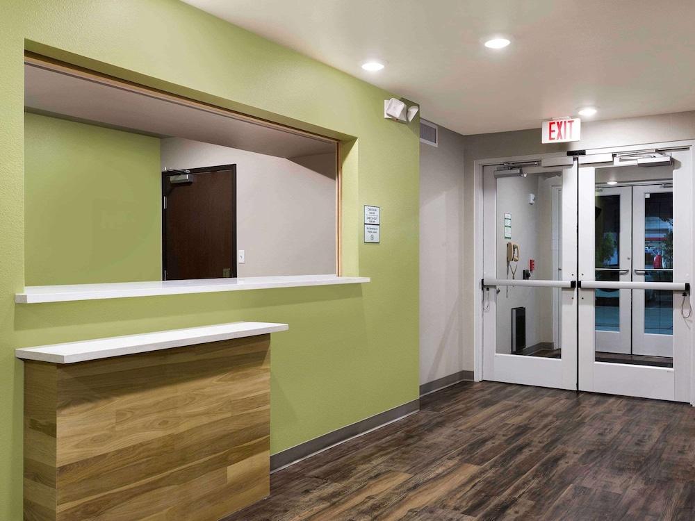 Suburban Studios Watford City Екстериор снимка