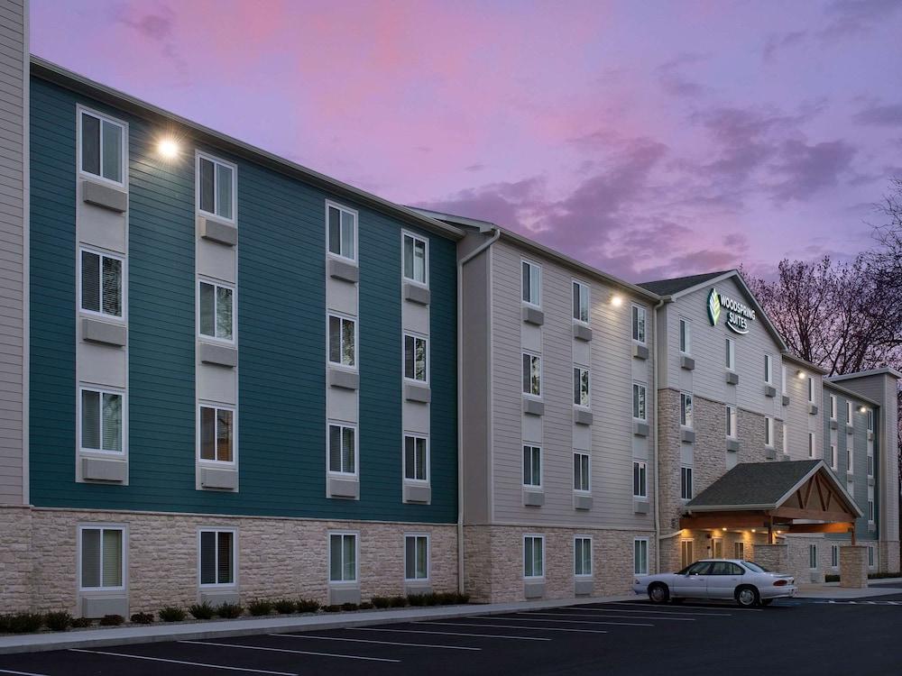 Suburban Studios Watford City Екстериор снимка