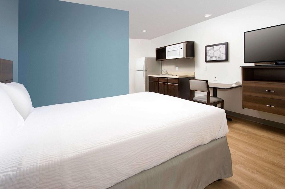 Suburban Studios Watford City Екстериор снимка