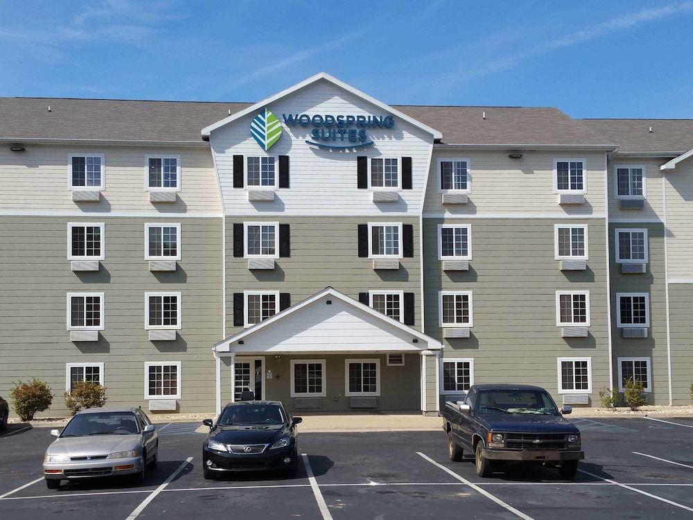 Suburban Studios Watford City Екстериор снимка