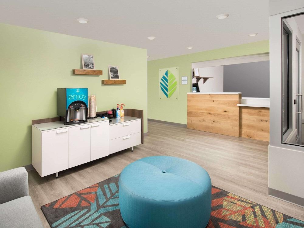 Suburban Studios Watford City Екстериор снимка