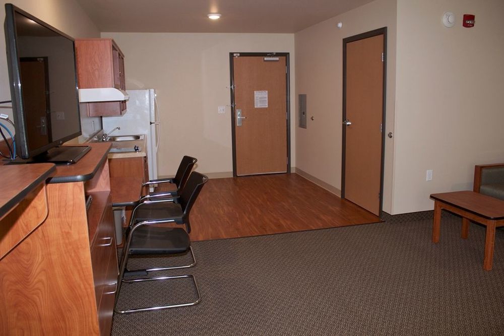 Suburban Studios Watford City Стая снимка