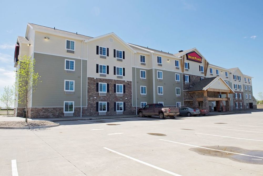 Suburban Studios Watford City Екстериор снимка