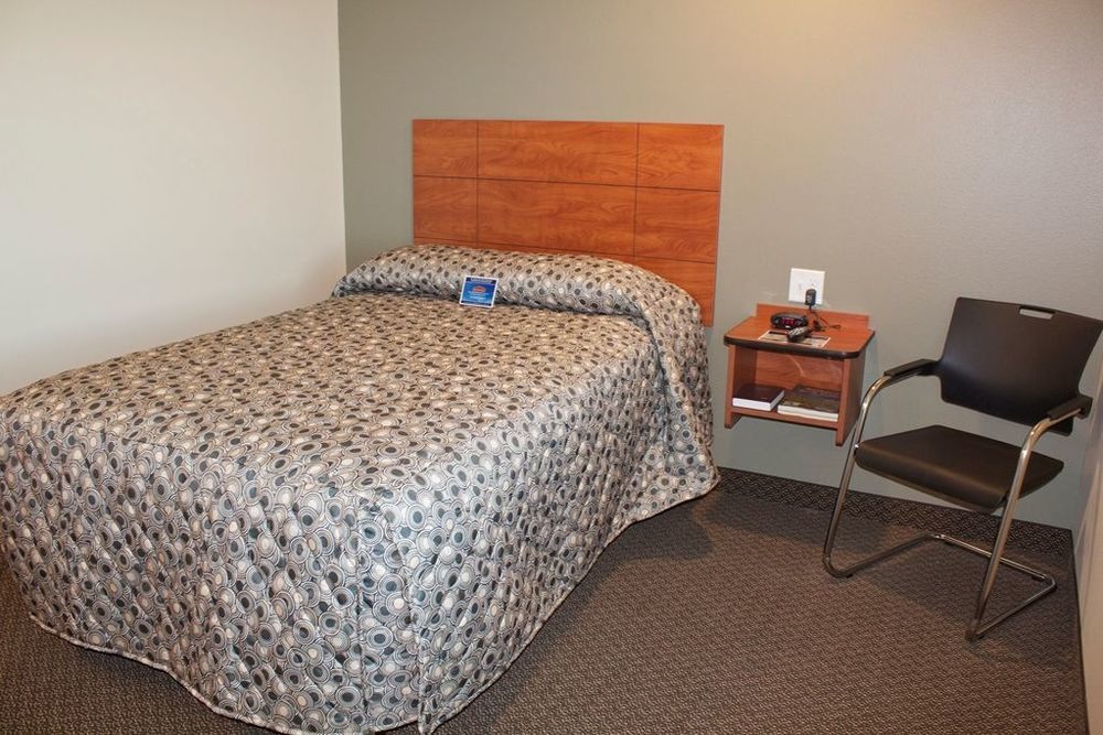Suburban Studios Watford City Стая снимка