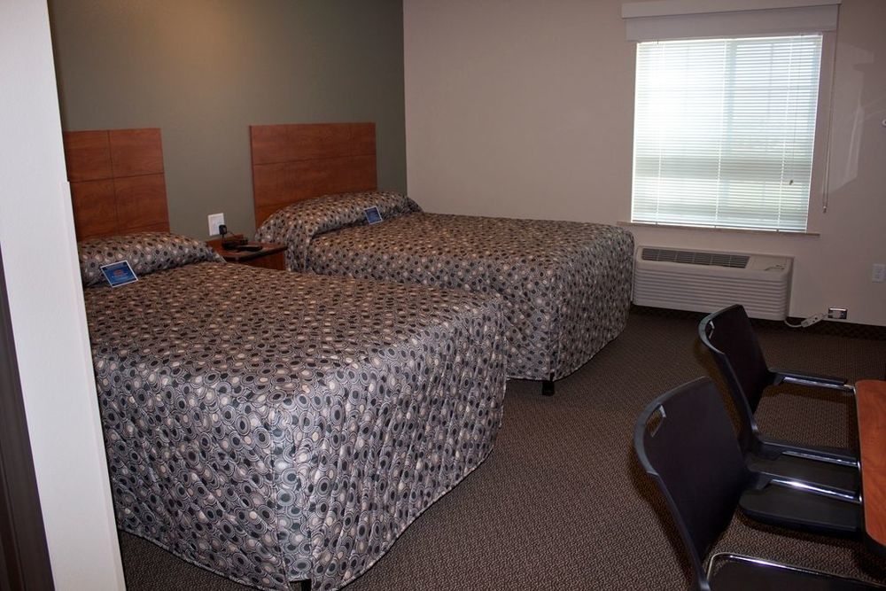 Suburban Studios Watford City Стая снимка